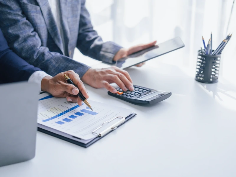 Comptable des administrations publiques et associatives